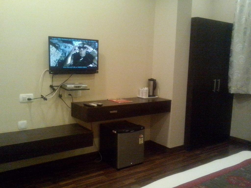 Hotel Krishna International Vrindāvan Quarto foto