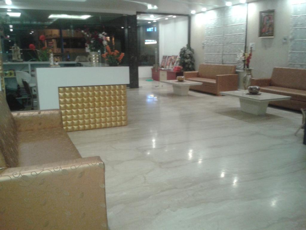 Hotel Krishna International Vrindāvan Exterior foto