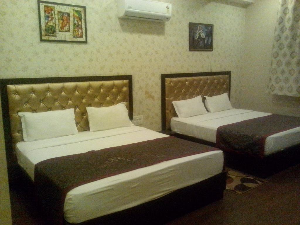 Hotel Krishna International Vrindāvan Quarto foto